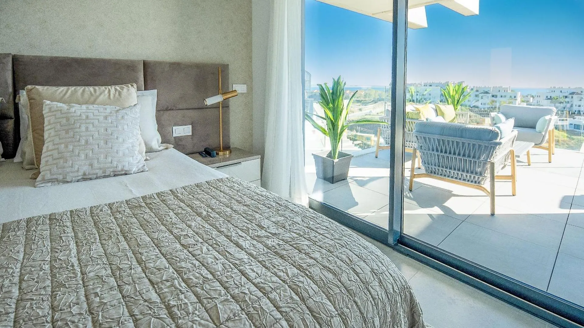 Oasis 325 Penthouse Apartment Estepona Spain
