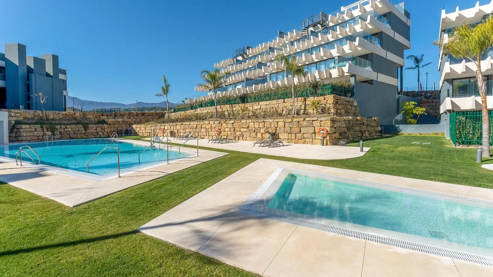 Oasis 325 Penthouse Apartment Estepona