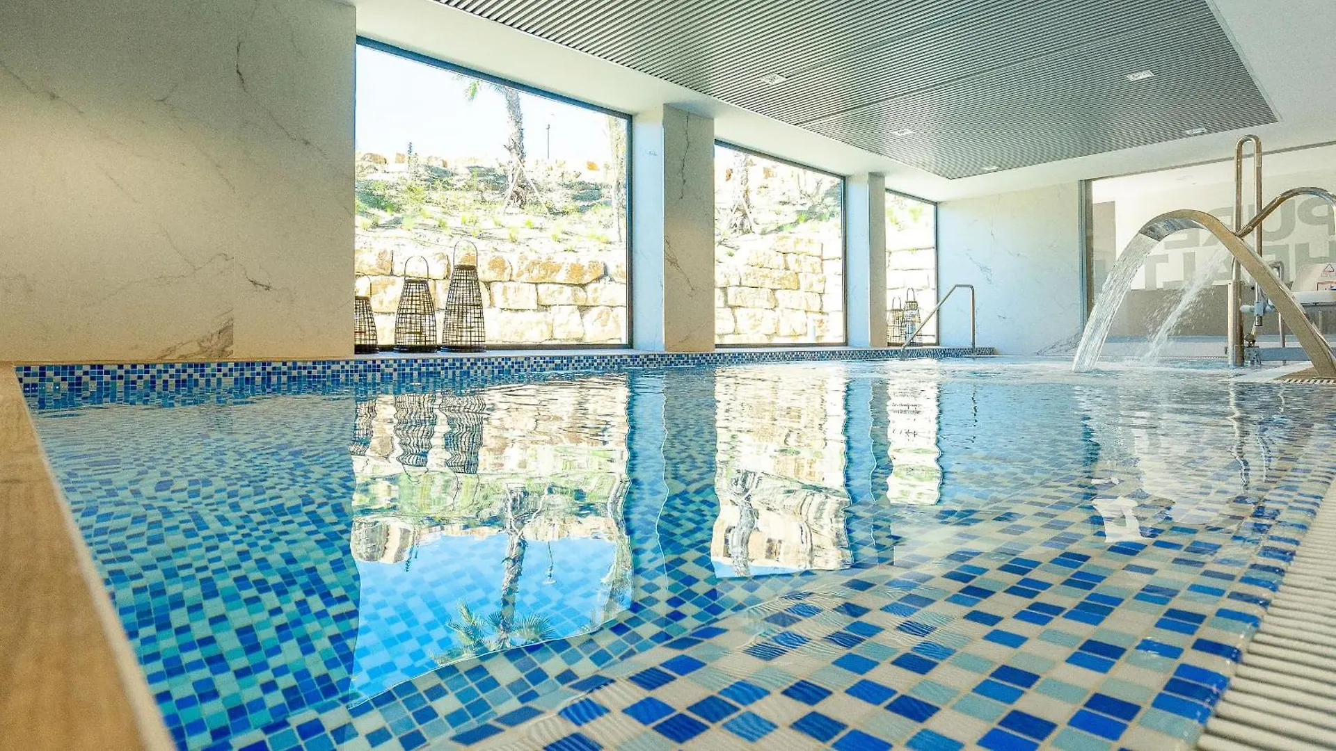 Oasis 325 Penthouse Apartment Estepona Spain